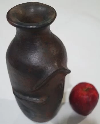 Cocucha De Barro Con Alto Relieve En El Cuerpo