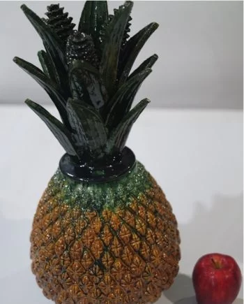 Piña Que En Su Tapa Tiene Pinas de Pino Color Verde